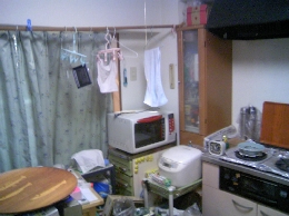 遺品整理作業前（キッチン）